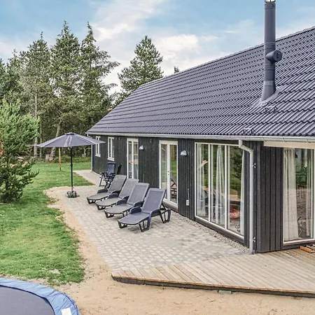 Three-bedroom In بيت للعطل *