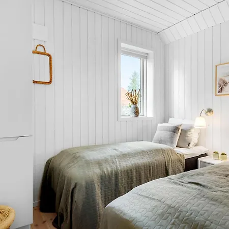 Three-bedroom In Feriehus