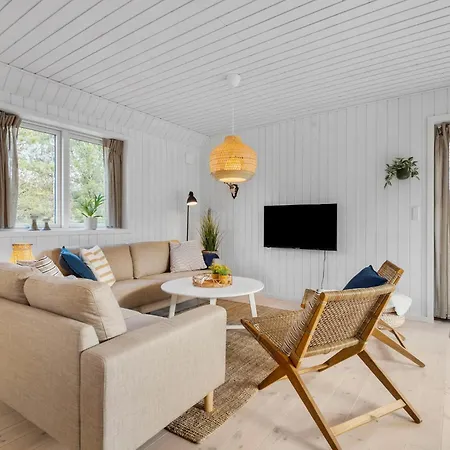 Three-bedroom In Feriehus