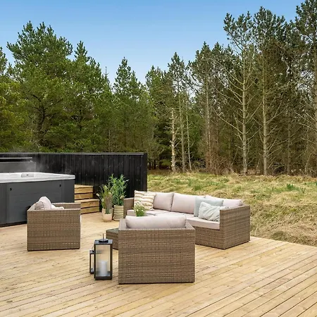 Three-bedroom In ブラーバンド