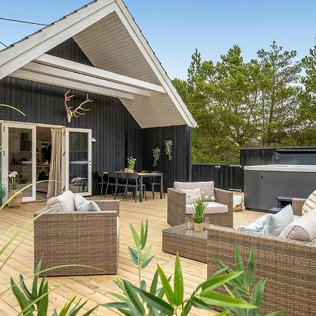 Three-bedroom In 別荘 *