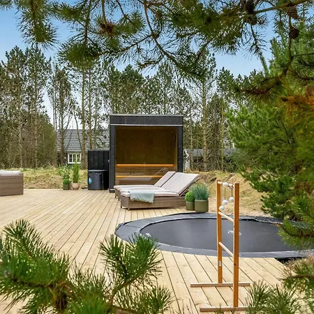 Three-bedroom In ブラーバンド