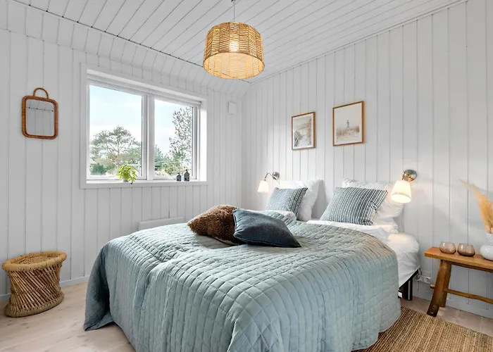 Three-bedroom In ブラーバンド