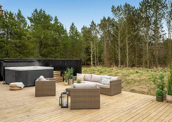 Three-bedroom In ブラーバンド