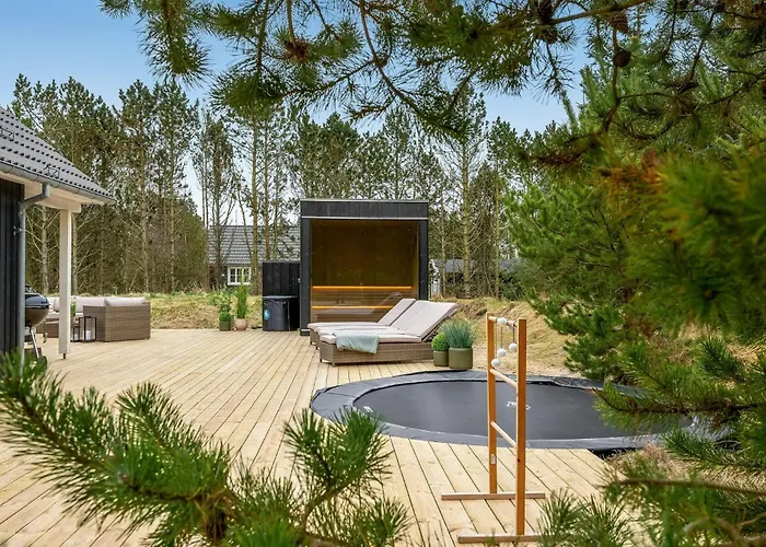 Three-bedroom In ブラーバンド